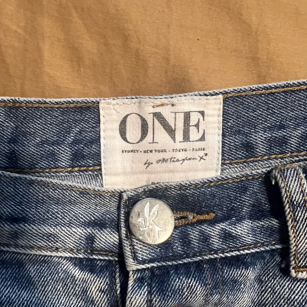 One by One Teaspoon Outlaw Shorts Distressed Medium Wash Rolled Hem Size 26 - Picture 2 of 5
